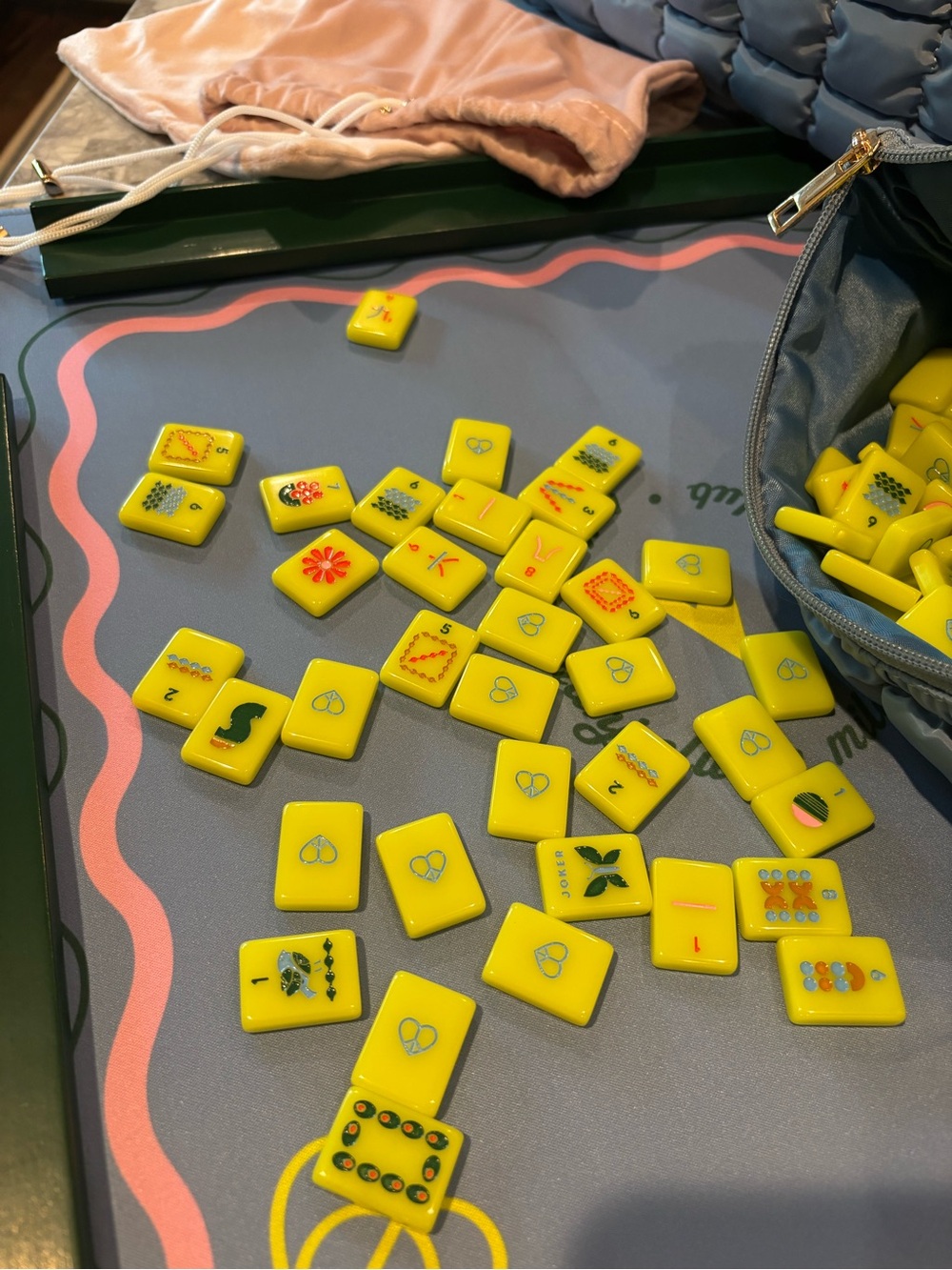 Peace love mahjong travel set - Picture 2 of 3